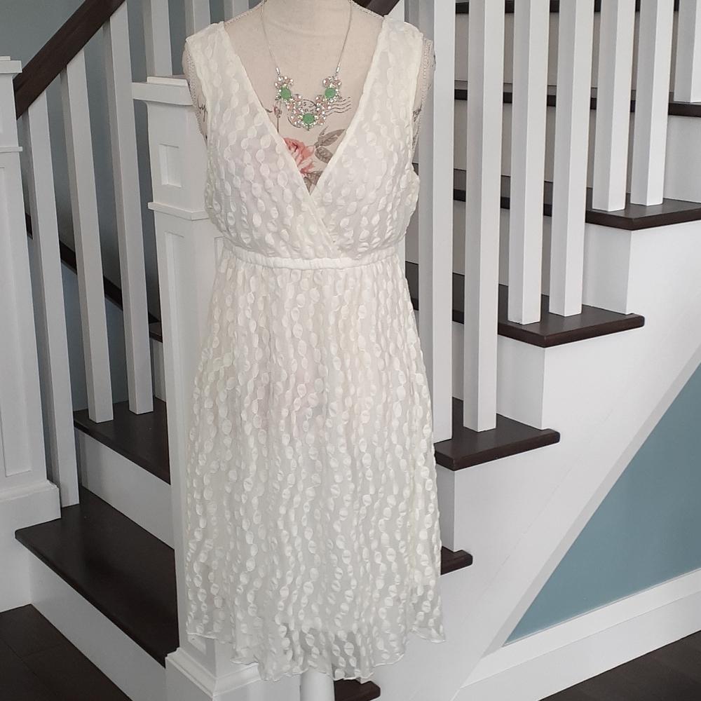 + Creamy white mark. sleeveless lace dress